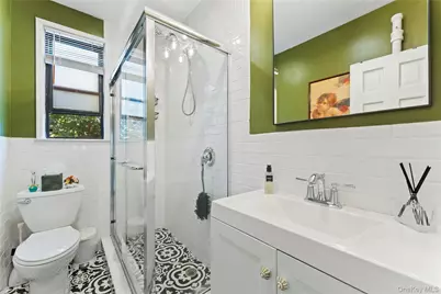 40-01 Little Neck Parkway #11-B, Little Neck, NY 11363 - Photo 13