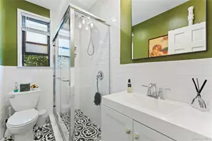 40-01 Little Neck Pkwy, Little Neck, NY 11363 - Photo 13