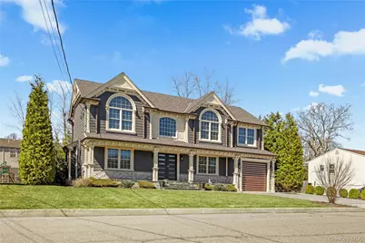 123 Columbus Boulevard, Amityville, NY 11701 - Photo 3