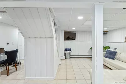 16 Ursular Court, Smithtown, NY 11787 - Photo 27