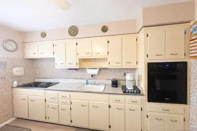 10 Wisteria Way, Commack, NY 11725 - Photo 11