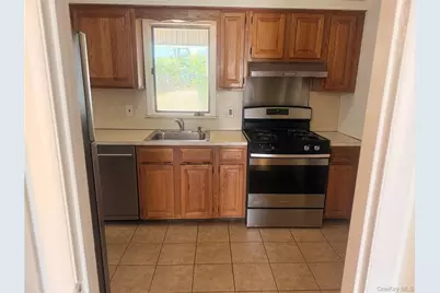 53 Kirkwood Road #Left, Port Washington, NY 11050 - Photo 5