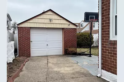 7 Catherine Court, Elmont, NY 11003 - Photo 5