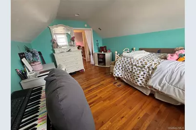 7 Catherine Court, Elmont, NY 11003 - Photo 23