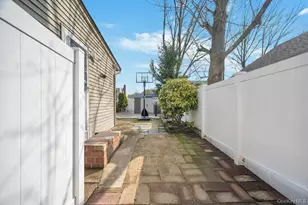 2315 Willow St, Wantagh, NY 11793 - Photo 3