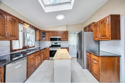 2315 Willow Street, Wantagh, NY 11793 - Photo 9