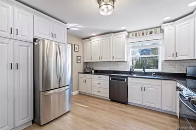 281 Breeze Avenue, Ronkonkoma, NY 11779 - Photo 9