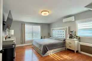 684 Dorothea Ln, Elmont, NY 11003 - Photo 3