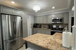 684 Dorothea Ln, Elmont, NY 11003 - Photo 13