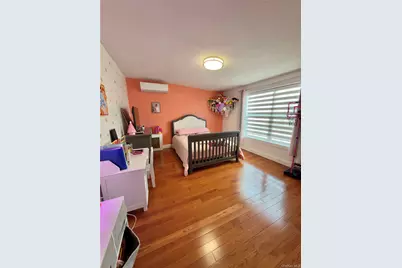 684 Dorothea Lane, Elmont, NY 11003 - Photo 11