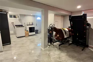 684 Dorothea Ln, Elmont, NY 11003 - Photo 7