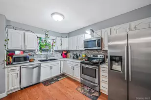 2 Buchanan Ave, Coram, NY 11727 - Photo 9