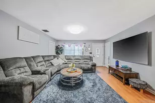 2 Buchanan Ave, Coram, NY 11727 - Photo 7