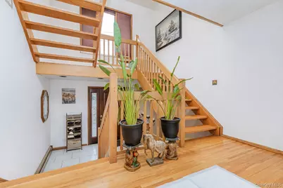 201 Arbutus Avenue, New York, NY 10312 - Photo 17