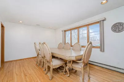 201 Arbutus Avenue, New York, NY 10312 - Photo 9