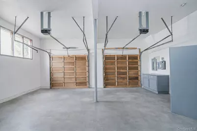 201 Arbutus Avenue, New York, NY 10312 - Photo 35