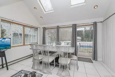 201 Arbutus Avenue, New York, NY 10312 - Photo 7