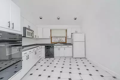 201 Arbutus Avenue, New York, NY 10312 - Photo 27