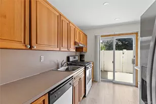 460 Old Town Rd, Port Jefferson, NY 11776 - Photo 5