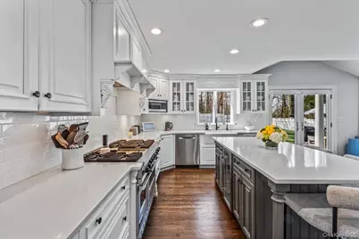 350 Dogwood Lane, Manhasset, NY 11030 - Photo 5