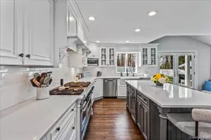 350 Dogwood Ln, Manhasset, NY 11030 - Photo 5