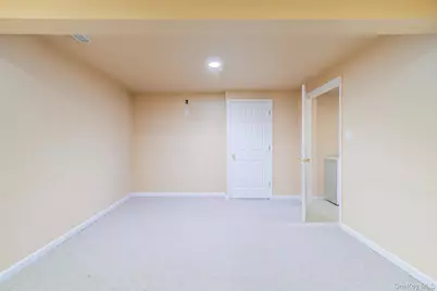 2041 Independence Drive, New Windsor, NY 12553 - Photo 37