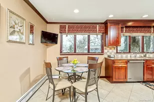 7 Quincy Ln, Smithtown, NY 11787 - Photo 15