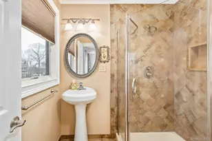 7 Quincy Ln, Smithtown, NY 11787 - Photo 23