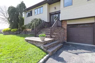 7 Quincy Ln, Smithtown, NY 11787 - Photo 5