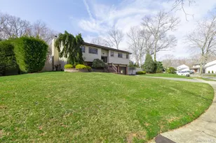 7 Quincy Ln, Smithtown, NY 11787 - Photo 3