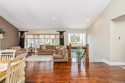 7 Quincy Lane, Smithtown, NY 11787 - Photo 9