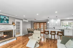 9 Cold Spring Hills Rd, Huntington, NY 11743 - Photo 5
