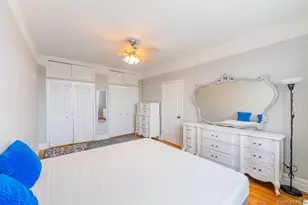 4 Maple Dr, Great Neck, NY 11021 - Photo 17