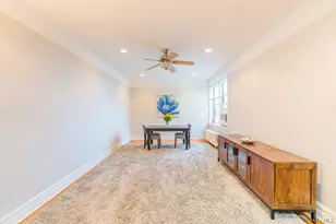 4 Maple Dr, Great Neck, NY 11021 - Photo 13