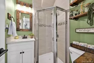 545 Marcellus Rd, Williston Park, NY 11596 - Photo 17