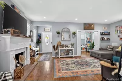 545 Marcellus Road, Williston Park, NY 11596 - Photo 5