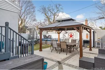 545 Marcellus Road, Williston Park, NY 11596 - Photo 25