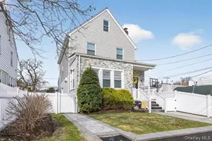 545 Marcellus Rd, Williston Park, NY 11596 - Photo 3