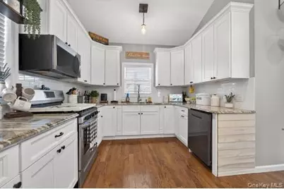 545 Marcellus Road, Williston Park, NY 11596 - Photo 15