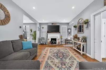 545 Marcellus Road, Williston Park, NY 11596 - Photo 9