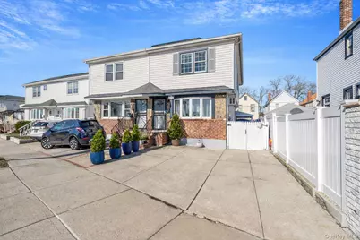 13314 Hawtree Creek Road, Ozone Park, NY 11420 - Photo 27