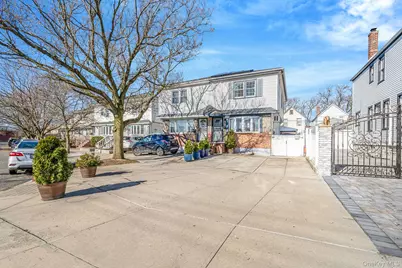 13314 Hawtree Creek Road, Ozone Park, NY 11420 - Photo 29