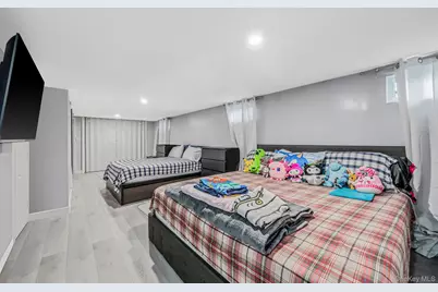 13314 Hawtree Creek Road, Ozone Park, NY 11420 - Photo 25