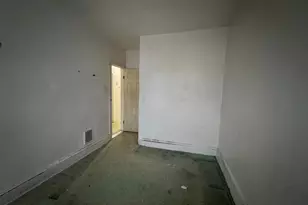 104-21 104th St, Ozone Park, NY 11417 - Photo 31