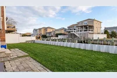 468 Nassau Avenue, Freeport, NY 11520 - Photo 11