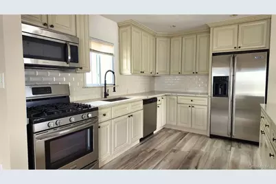 468 Nassau Avenue, Freeport, NY 11520 - Photo 5