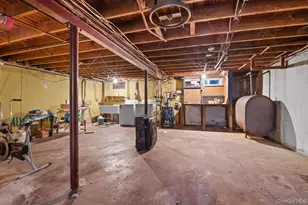 450 Chestnut Ln, East Meadow, NY 11554 - Photo 25