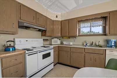 450 Chestnut Lane, East Meadow, NY 11554 - Photo 11