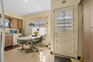 450 Chestnut Ln, East Meadow, NY 11554 - Photo 9