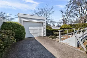 450 Chestnut Ln, East Meadow, NY 11554 - Photo 27